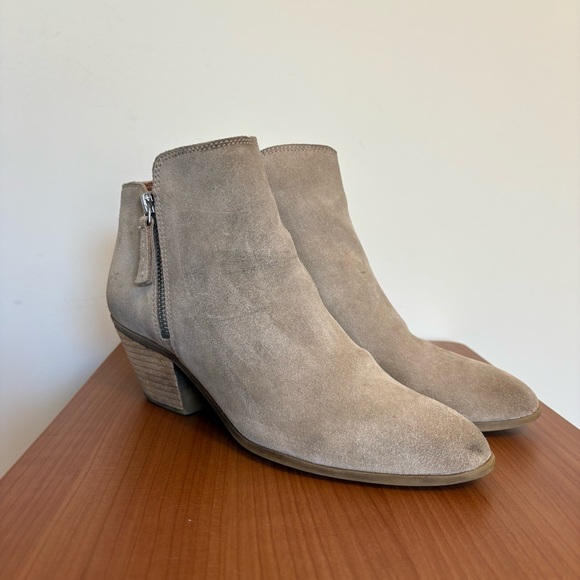 Frye Shoes Judith Double Zip Bootie Ankle Boot in Taupe Grey Suede - size 7.5 - Picture 10 of 10